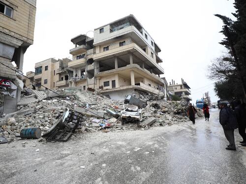Inferno a Idlib, terra di sfollati dopo 10 anni di guerra civile. E qui i soccorsi non arrivano