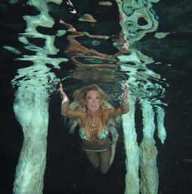 Tara Reid magrissima 9