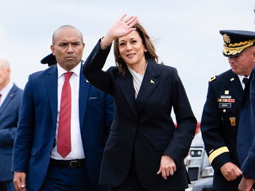 Harris si gode il sostegno dei delegati, azzanna Trump e conclude il primo comizio sulle note di Beyoncé
