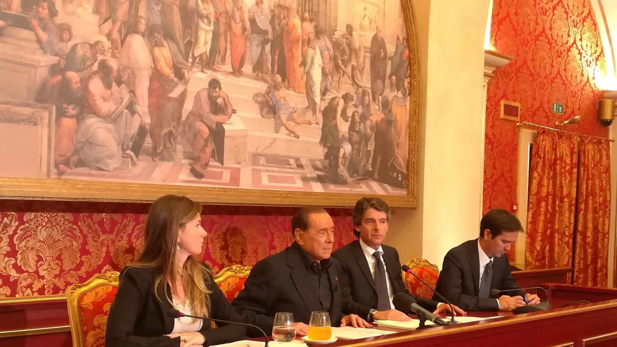 Berlusconi sbugiarda Renzi: "Il No non ferma cambiamento"