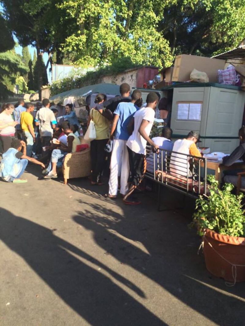 I migranti del Baobab e il degrado di via Cupa 18