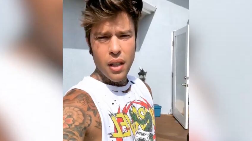Attacchi a Fedez per le foto di Leo. Il rapper: "Chiunque lo farebbe"