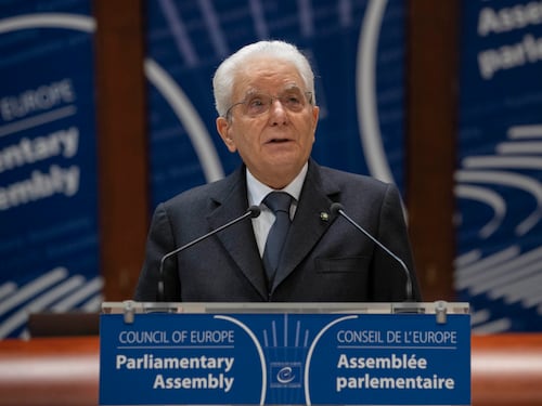 Mattarella severo con il Cremlino. "Basta stalinismo, sanzioni più dure"