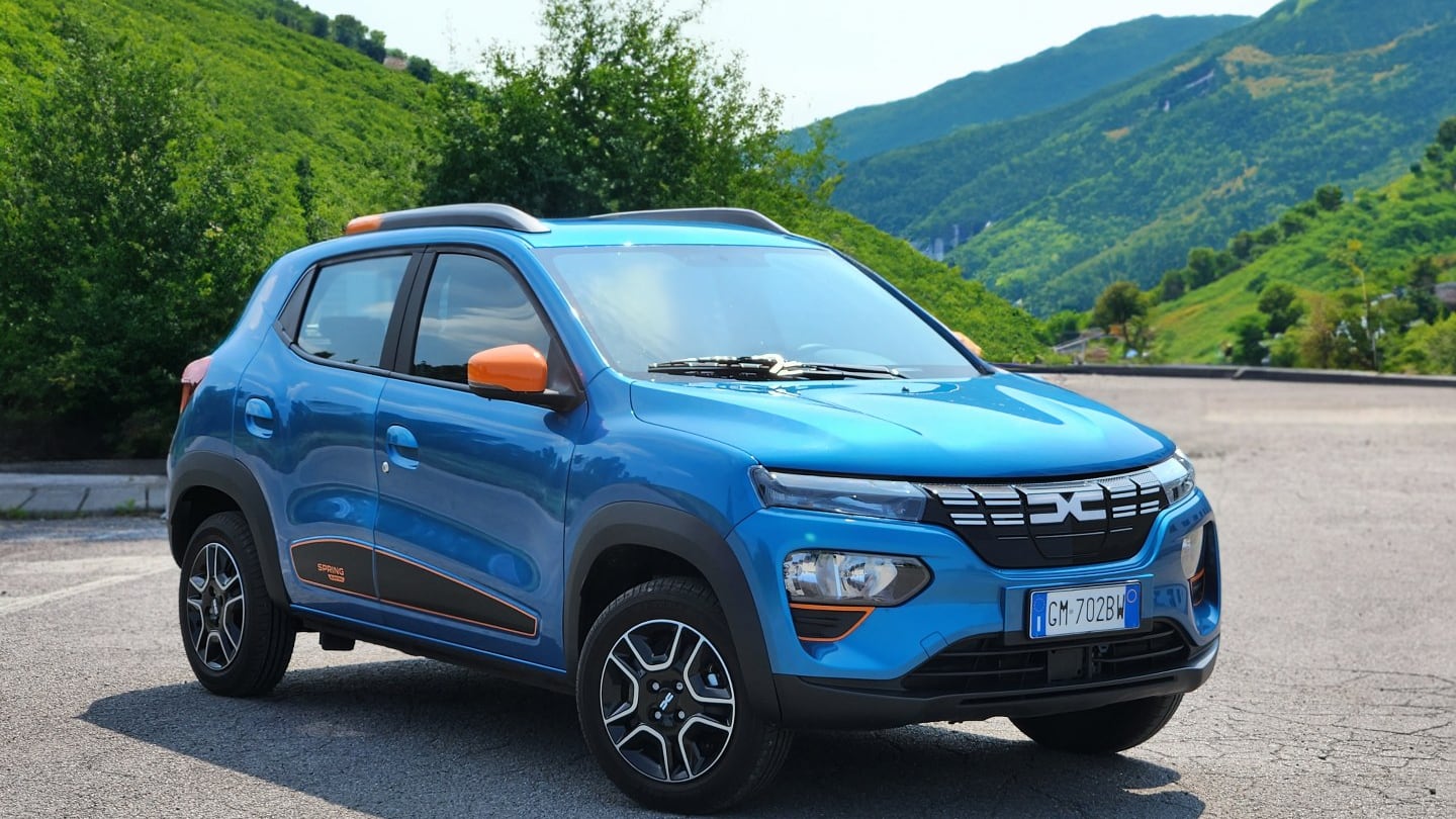 Dacia Spring, sfatiamo i falsi miti usandola come auto di tutti i giorni