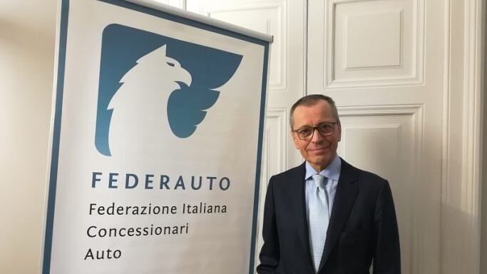 "Alle urne subito, l'auto rischia grosso"