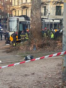 Tram deragliato, le foto dei feriti 9