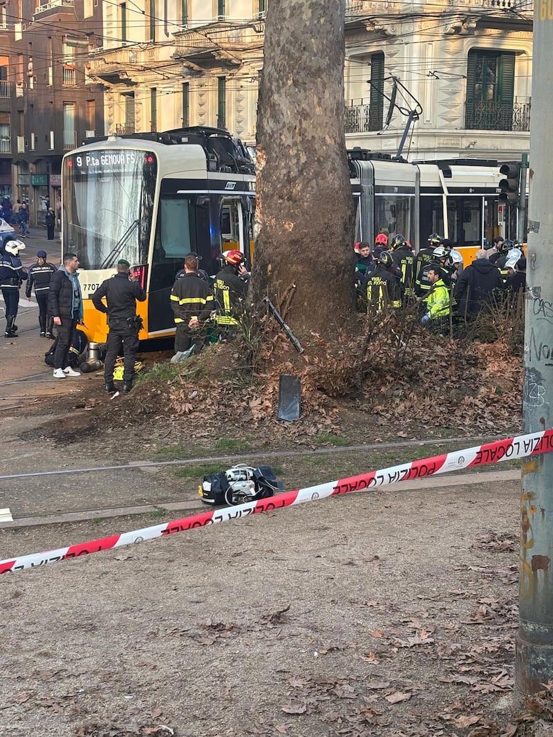 Tram deragliato, le foto dei feriti 9