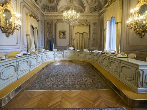 Maternità surrogata, la Consulta: il minore non sia tolto in automatico ai genitori