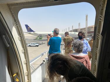 L'aereo militare dell'Aeronautica fermo in pista Arabia Saudita 3