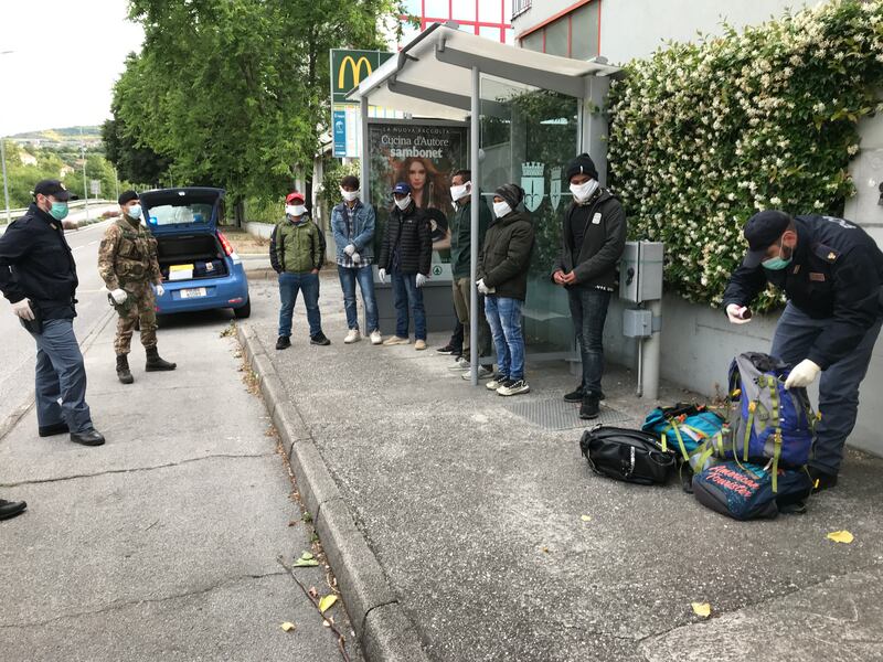 I migranti all'assalto del confine 1