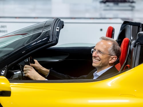 Ferrari macina ricavi e profitti anche coi dazi. E corre nell'elettrico fra tecnologia e design