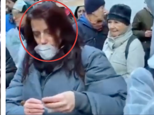 La donna che aveva insultato e umiliato i poliziotti ora è una sardina