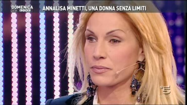 Annalisa Minetti si racconta: "Ho finto di vedere per non sentirmi diversa"