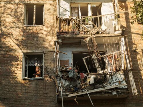 Su Mykolaiv 10 missili russi. Colpito palazzo 5 morti, 5 feriti