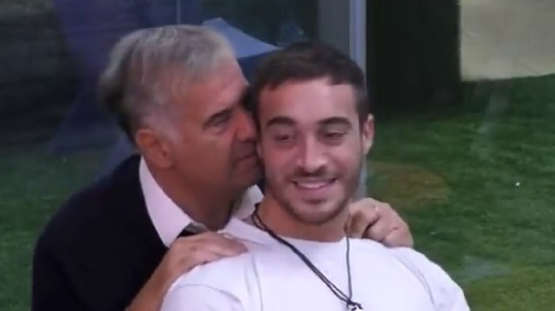 "Vuole solo...", "Pervertito". Bufera su Charlie Gnocchi per le frasi su Oriana