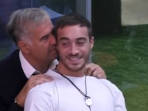 "Vuole solo...", "Pervertito". Bufera su Charlie Gnocchi per le frasi su Oriana