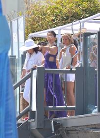 Olivia Munn sexy ​con un prendisole 4