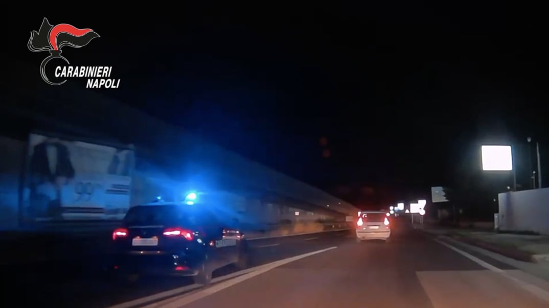 L'auto contromano e l'inseguimento per 10 chilometri. Paura sulla superstrada a Napoli