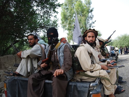 Cade un elicottero in Pakistan. L'attacco degli insorti talebani
