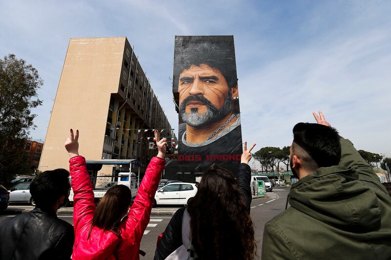 Napoli, maxi murales di Maradona 7