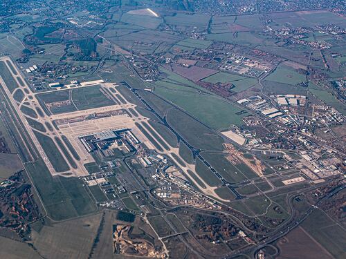 Decolla "Ber", il nuovo aeroporto di Berlino. Ma ha già le gomme a terra e le casse vuote