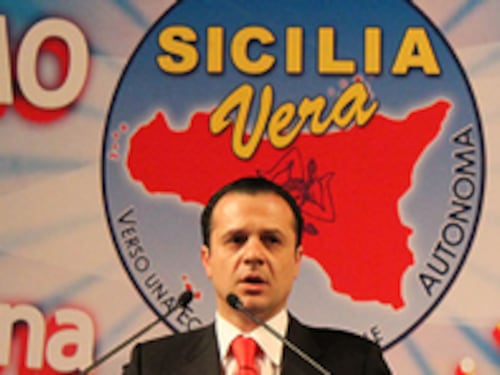 Cateno De Luca: “Vannacci? Non ho bisogno di nessuno. Onorato diffonde fake news. Bene Meloni su preferenze e bollo auto”