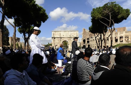 I musulmani pregano al Colosseo 16