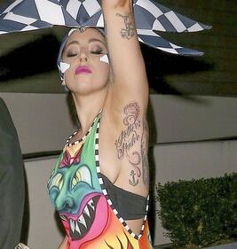 Lady Gaga in bikini su Instagram 26