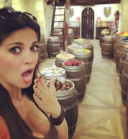 Laura Torrisi, sexy scollatura 13