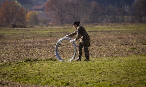La Slovenia alza il muro 11