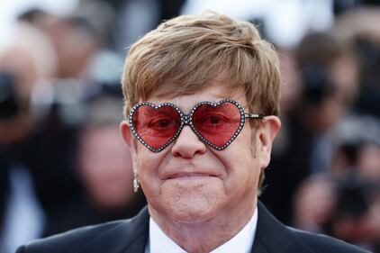 Elton John promuove "Rocket Man": foto 8