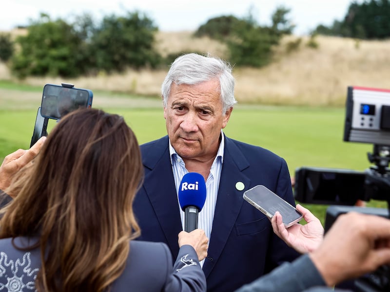 Tajani si scusa e smonta le accuse della sinistra: “Mai offeso le donne”