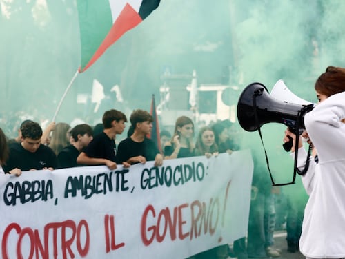 Manifestazione pro-Palestina: slogan e striscioni a Milano e Roma