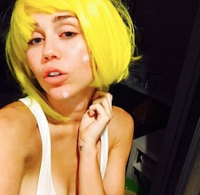 Miley Cyrus in mini-bikini su Instagram 8