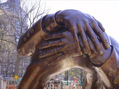 "E' brutta". Rissa sulla statua di Martin Luther King (costata 10 milioni)