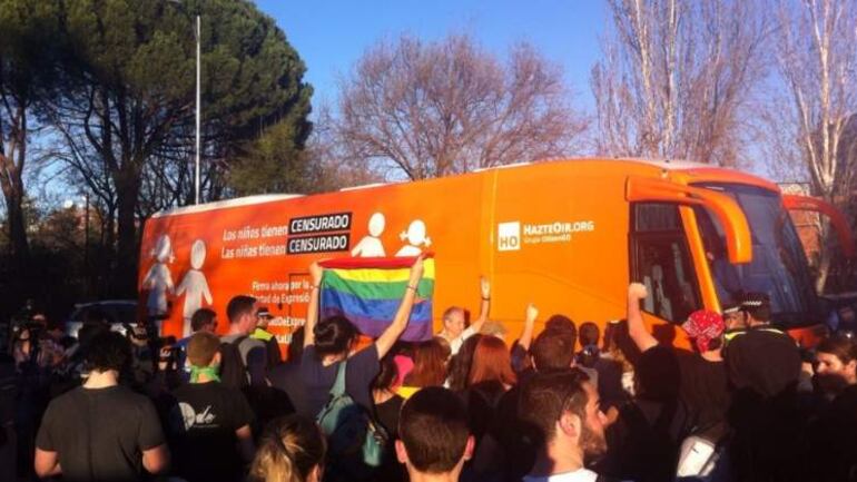 Se Soros si arrabbia per un bus antigender