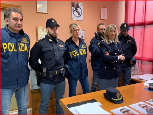 Rapinatori respinti da un tabaccaio fuggono col bus