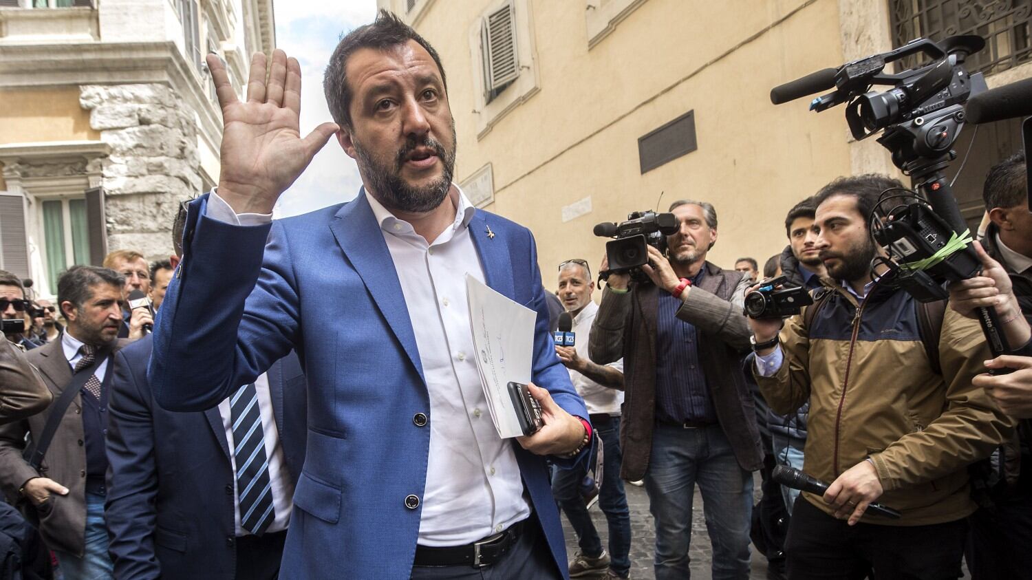La "famiglia allargata" di papà Salvini: "Devo sfamare sessanta milioni di italiani"