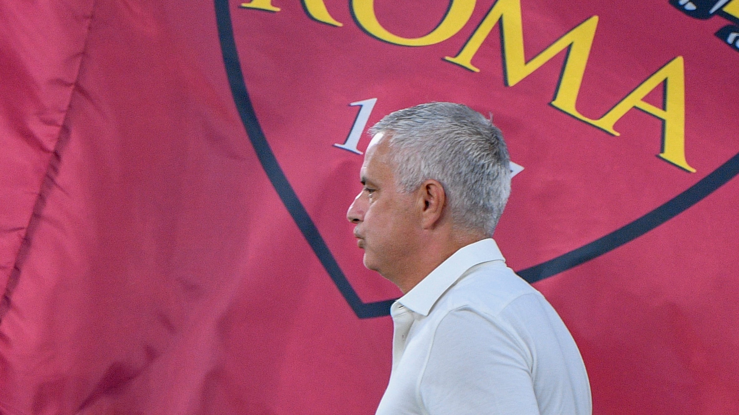 Il Mou furioso ai tifosi: "Non vi rispettano andate via..."