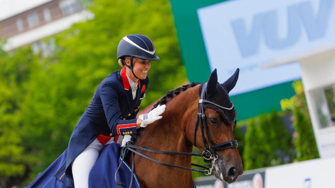 Scandalo nell'equitazione, pluricampionessa Dujardin lascia Parigi