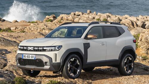 Nuova Dacia Duster 2024, guarda tutte le foto 18