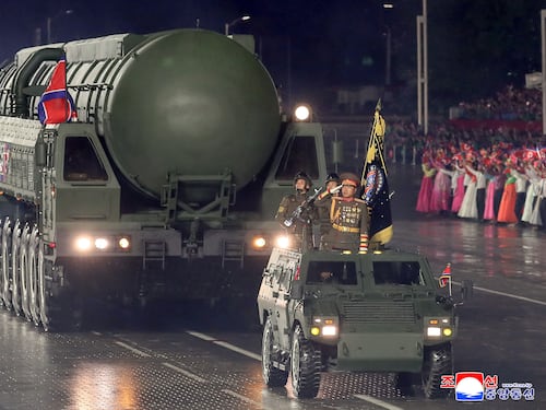 "Un missile misterioso". "Può colpire gli Usa": cosa sappiamo dell'Hwasong-20 di Kim