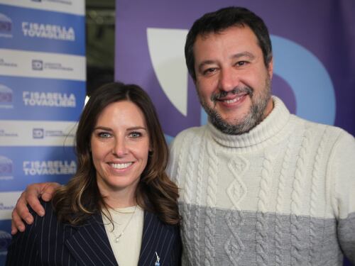 "A sinistra lotta di poltrone, noi per lavoro e sicurezza"