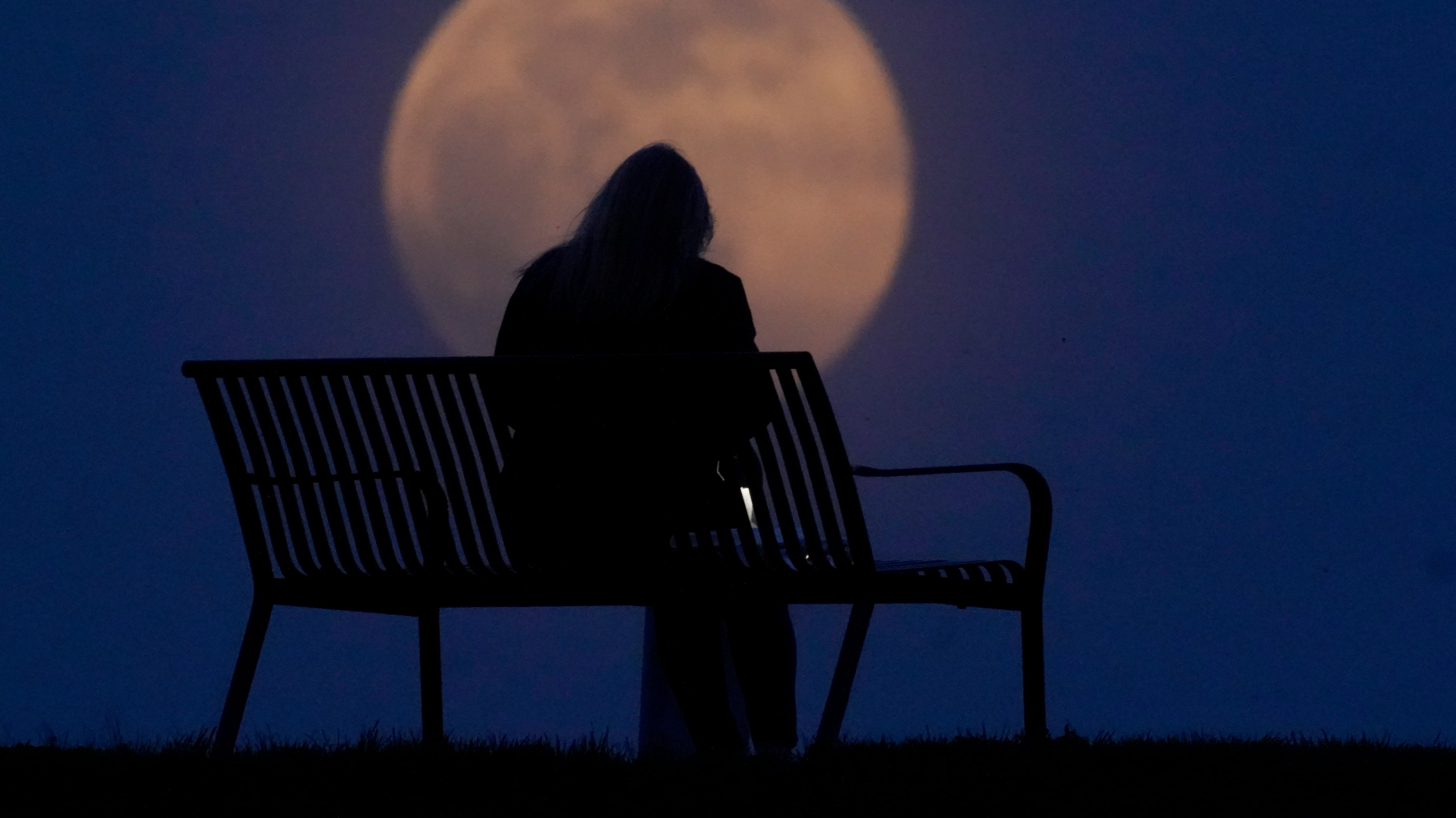 Dalla Superluna a Mercurio: tutti con il naso all'insù per osservare il cielo di maggio