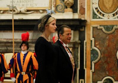 Ivanka Trump in Vaticano: velo nero per l'incontro con il Papa 2