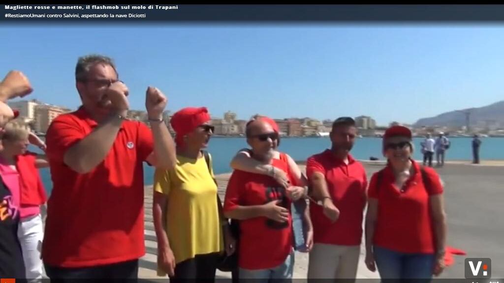 Trapani, per la Diciotti già schierate le magliette rosse dell’accoglienza