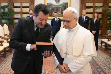 Matteo Salvini e la figlia Mirta in udienza da Papa Leone XIV 16