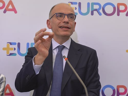 Le liste di Letta fanno infuriare il Pd. Gli amici catapultati nei fortini sicuri: la rabbia dei territori