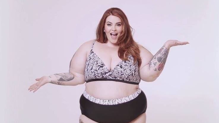 Censurata la foto di una donna taglia forte: Facebook chiede scusa