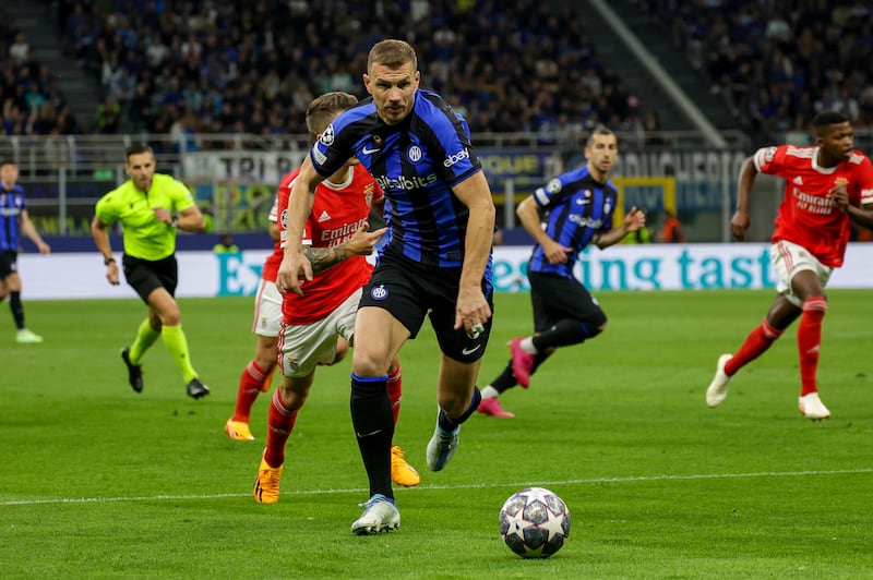 Dzeko Inter Benfica